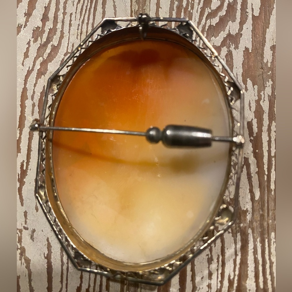 Conch Shell Cameo With 14K Gold Setting - Picture 2 of 2